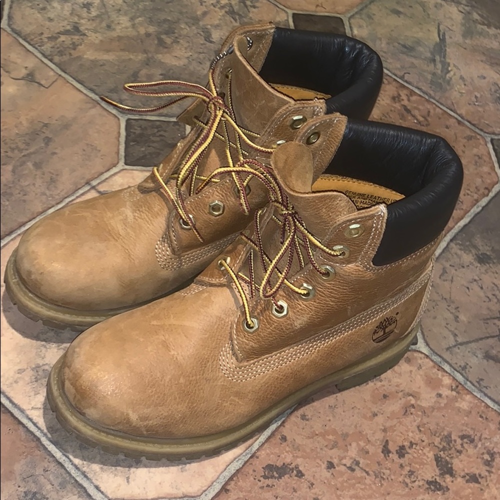 CLASSIC WATERPROOF PREMIUM TIMBERLAND BOOTS.